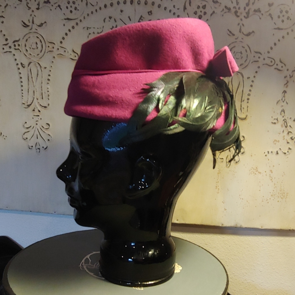 💕Host Pick💕Vintage Purple Feather Union Made Hat - Picture 3 of 8